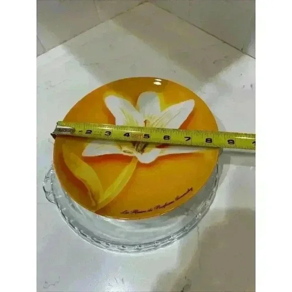 Givenchy Parfums Collector Plate Yellow & White Lily Flower 8 1/2" Across Floral - Picture 10 of 10